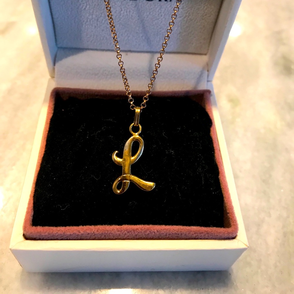 Pretty Roseplated 18” Necklace with “L” pendant